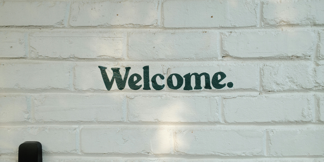 Building Connection Through Onboarding Kits: Why the First Days Matter More Than You Think